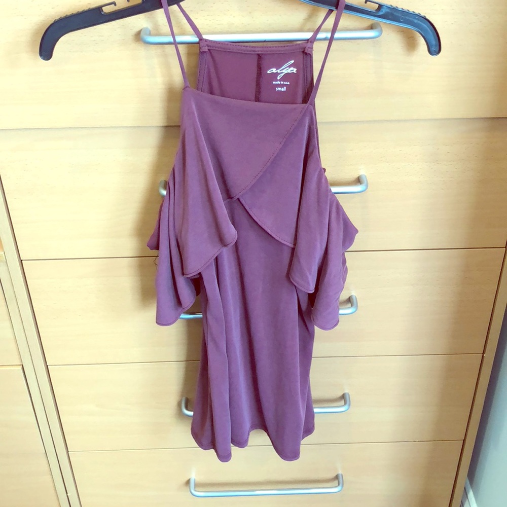 Francescas Cold shoulder top